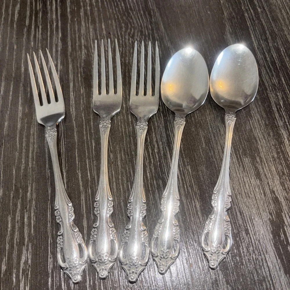 Oneida USA Stainless Raphael 3 Dinner Fork 7 1/2